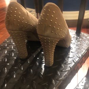 Studded pumps